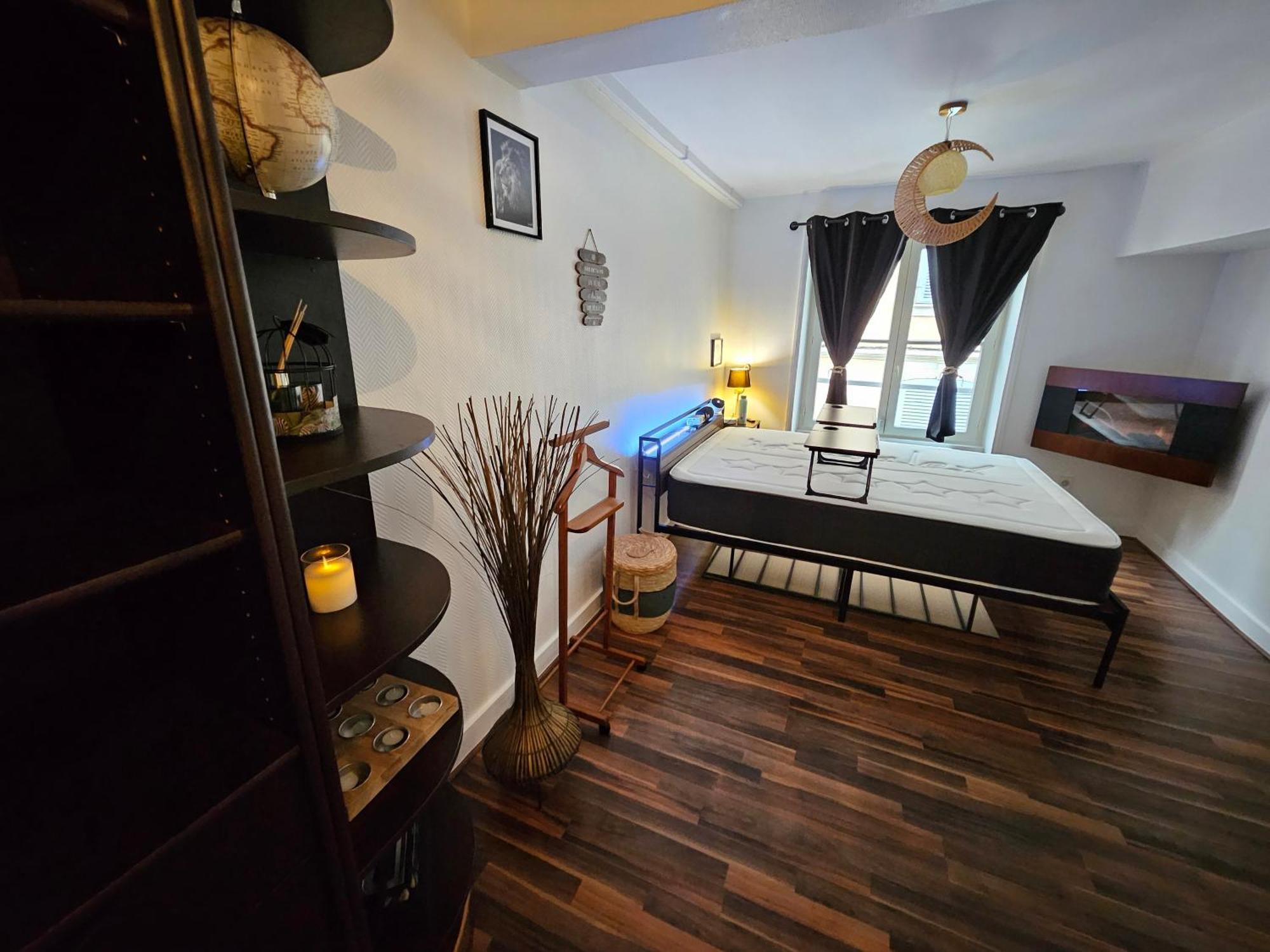 "Studio Cinema" Оксер Екстериор снимка