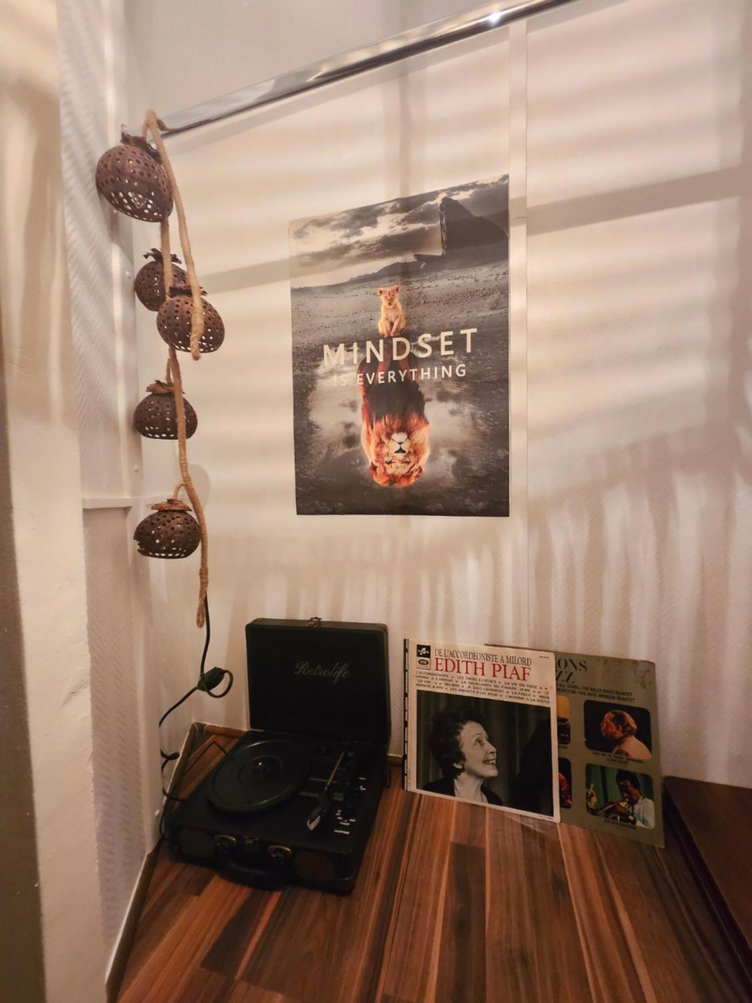 "Studio Cinema" Оксер Екстериор снимка
