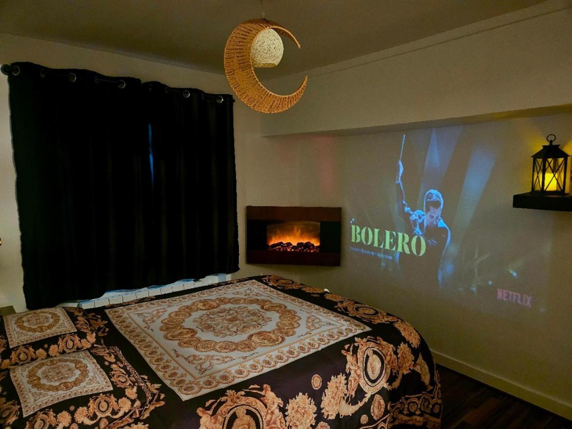 "Studio Cinema" Оксер Екстериор снимка
